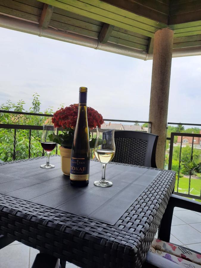 Harmonia Vendeghaz Apartment Balatonalmadi Bagian luar foto