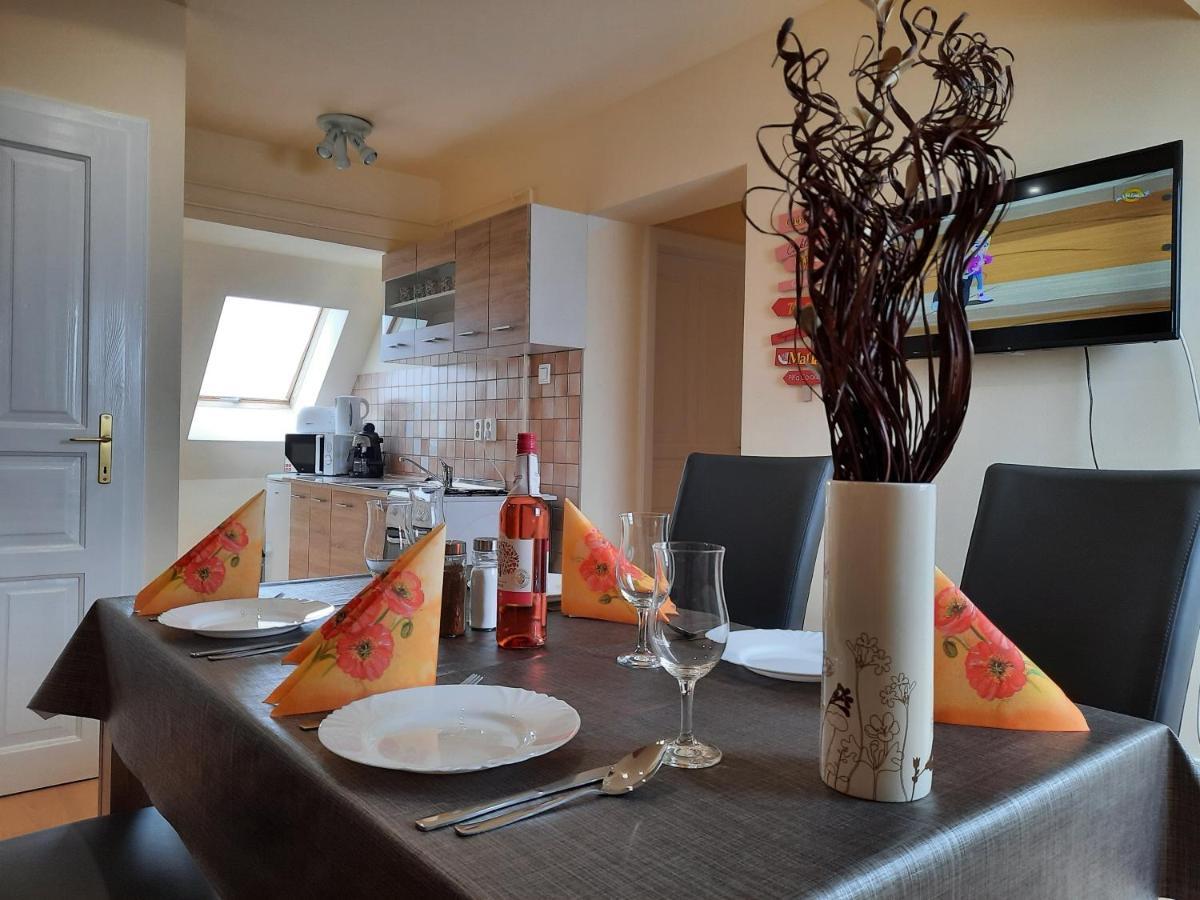 Harmonia Vendeghaz Apartment Balatonalmadi Bagian luar foto