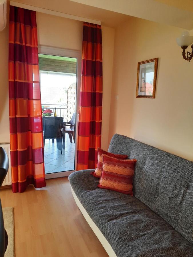 Harmonia Vendeghaz Apartment Balatonalmadi Bagian luar foto
