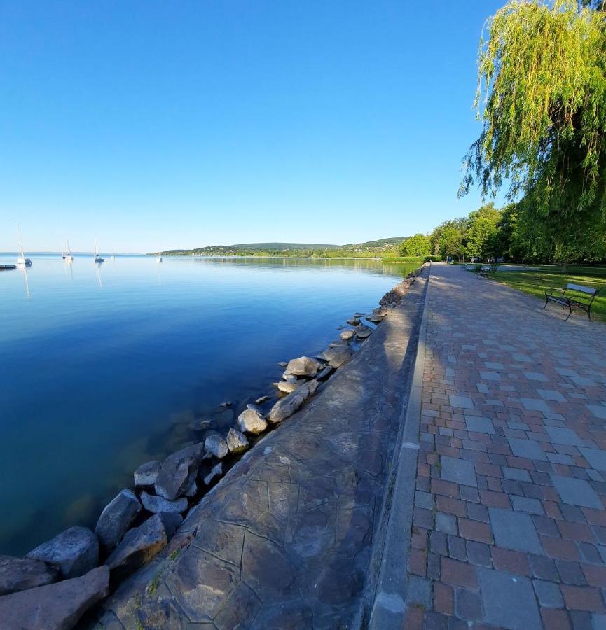 Harmonia Vendeghaz Apartment Balatonalmadi Bagian luar foto