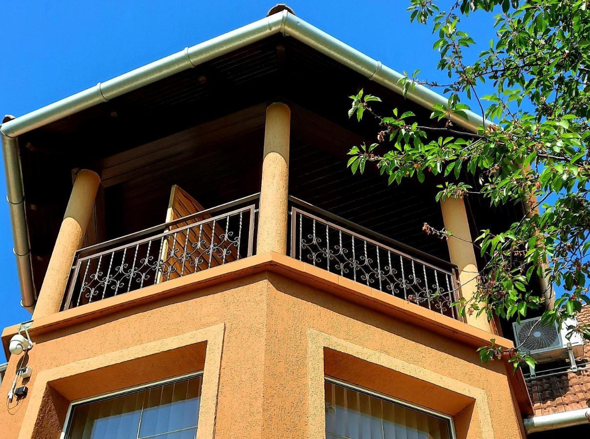 Harmonia Vendeghaz Apartment Balatonalmadi Bagian luar foto