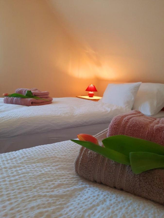 Harmonia Vendeghaz Apartment Balatonalmadi Bagian luar foto
