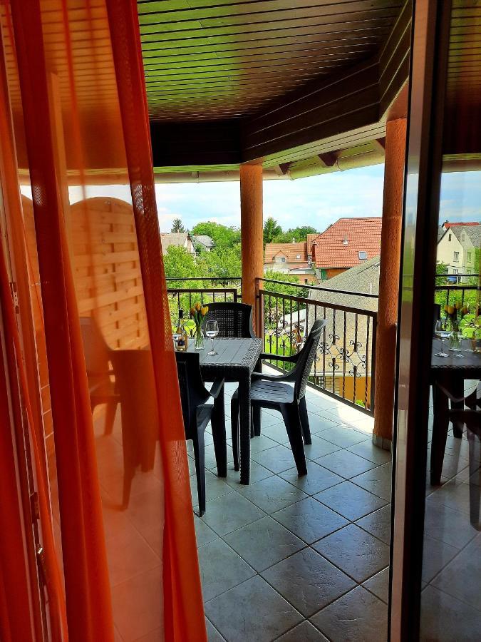 Harmonia Vendeghaz Apartment Balatonalmadi Bagian luar foto