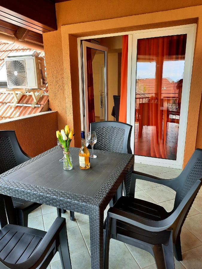 Harmonia Vendeghaz Apartment Balatonalmadi Bagian luar foto