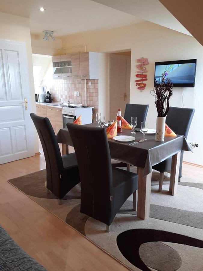 Harmonia Vendeghaz Apartment Balatonalmadi Bagian luar foto